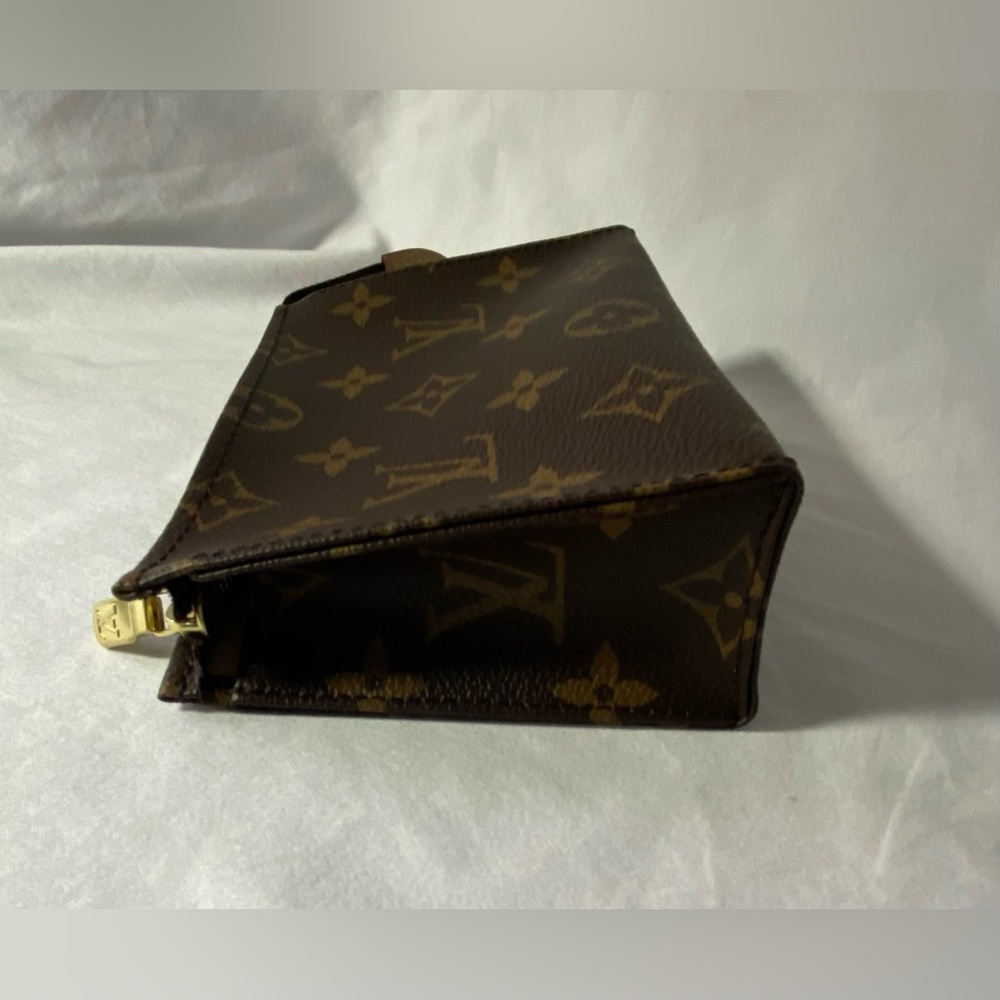 LOUIS VUITTON • Authentic • Toilet 15 • NWT - Picture 7 of 9